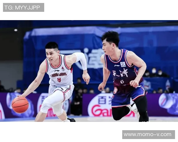 广州篮球队中路突破解析:优劣势与战术调整的深度剖析 广州篮球队中路突破解析:优劣势与战术调整的深度剖析