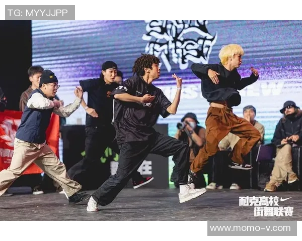 杭州街舞队灵活性表现分析及其对舞蹈风格与团队协作的影响探讨 杭州街舞队灵活性表现分析及其对舞蹈风格与团队协作的影响探讨